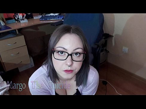 ❤️ Neska sexy betaurrekoekin dildoa zurrupatzen du kameraren aurrean ❤️❌ Pornografia besterik ez %eu.klassikaprint.ruan