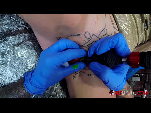 ❤️ Sully Savage-k izugarri tatuatu zuen klitorian tatuaje bat egin zuen ❤️❌ Pornografia besterik ez %eu.klassikaprint.ruan